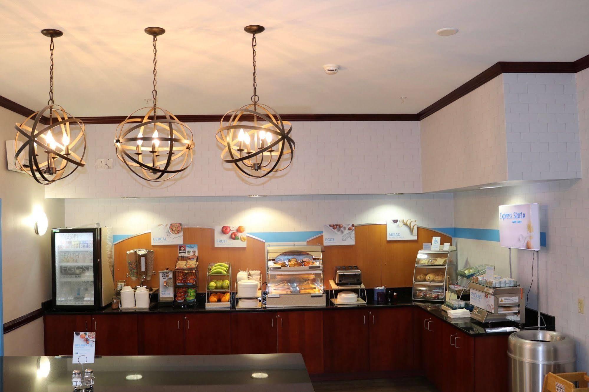 Holiday Inn Express And Suites Allentown West By Ihg Kültér fotó